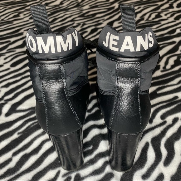 Tommy Hilfiger Patted Tongue Heeled Duck Boot - Picture 3 of 4